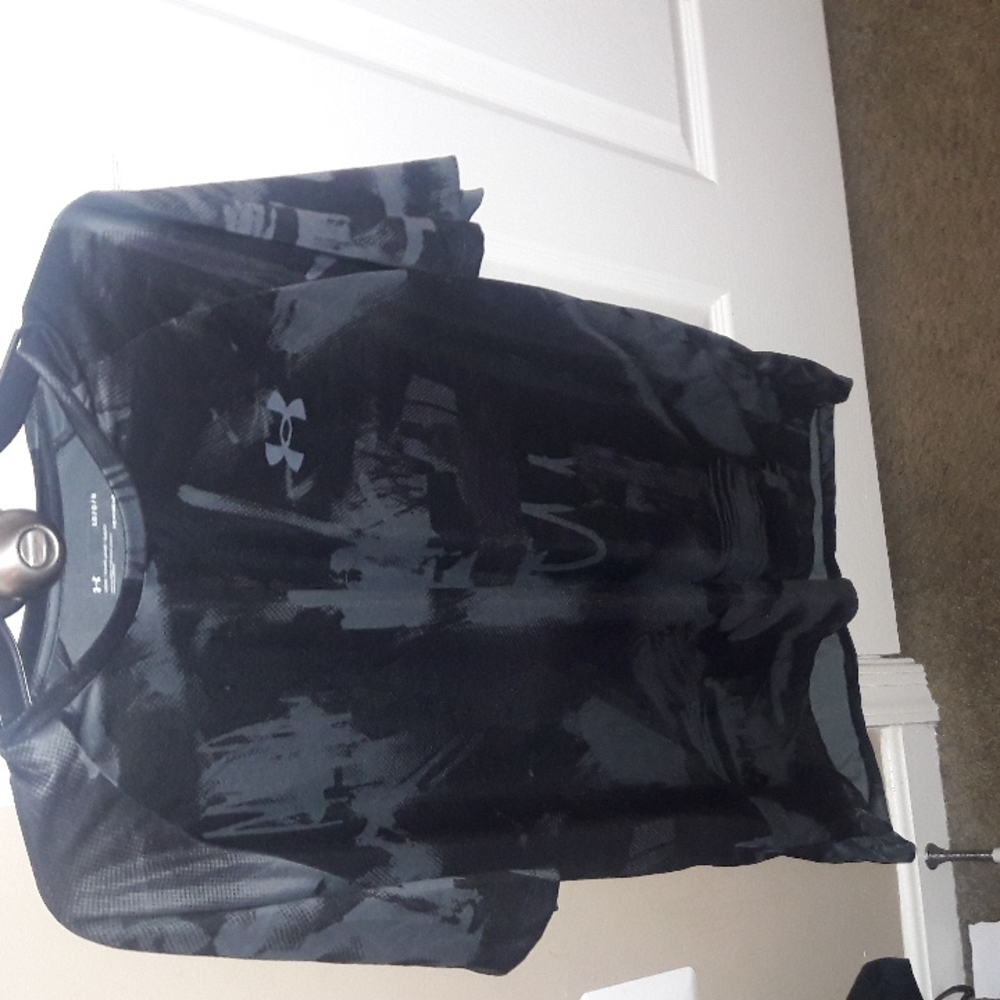 Men's Under Armour top NWOT